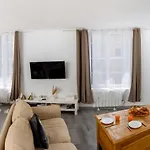 C’est Maison Bleue *