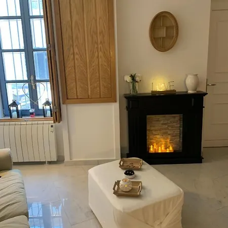 C'est Maison Bleue Apartment *
