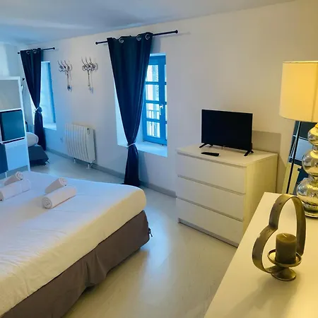 C'est Maison Bleue