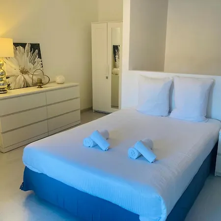 C'est Maison Bleue Apartment *