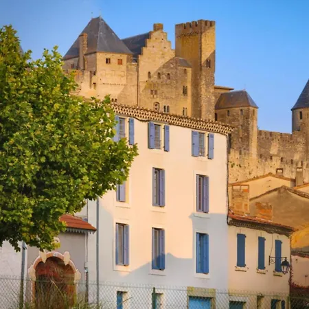 C’est Maison Bleue