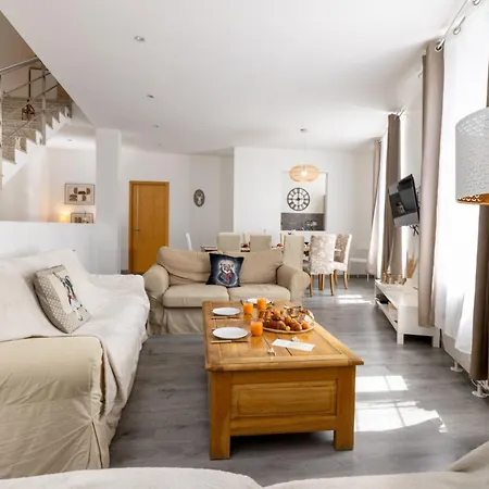 Апартаменты C'est Maison Bleue *