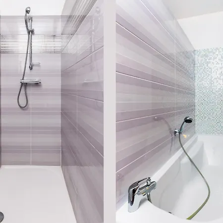 C'est Maison Bleue *