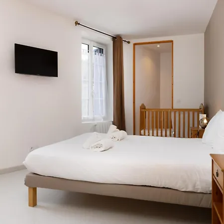 C’est Maison Bleue