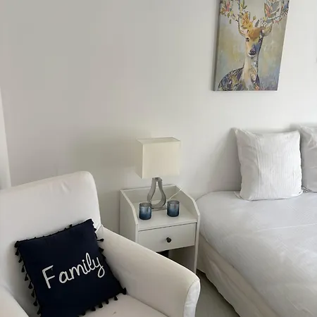 C'est Maison Bleue Apartment *