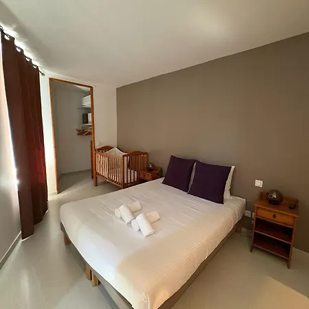 C'est Maison Bleue Apartment