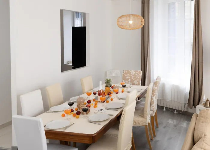 C'est Maison Bleue Apartment *