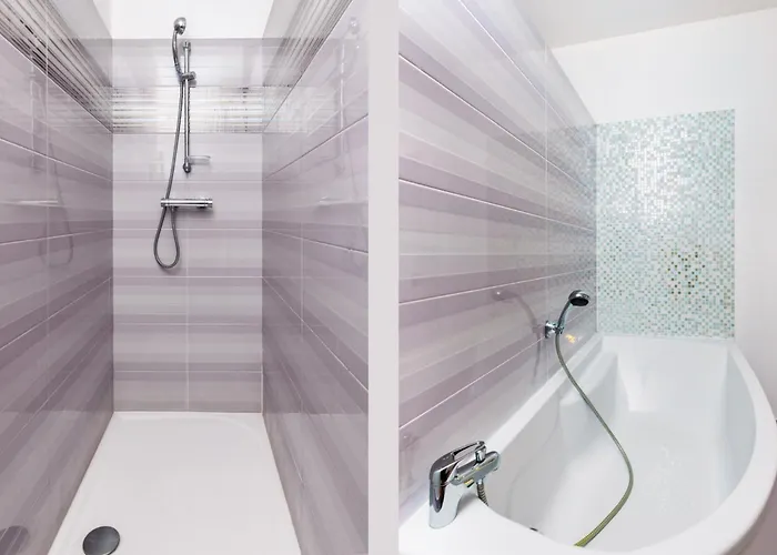 C'est Maison Bleue *